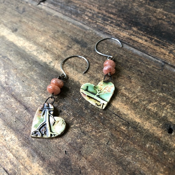 Ceramic Heart Gemstone Earrings - Picture 4 of 8